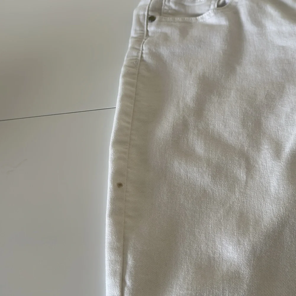 Artisan NY Crisp White Denim Jeans